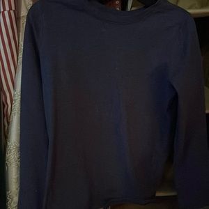 I’m selling a blue shirt